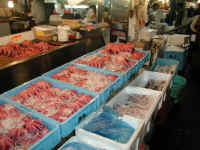 tokyo-fishmarket-061003-04.jpg (344315 bytes)