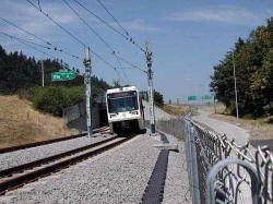 pdx-lr-gateway-082202-04.jpg (520136 bytes)